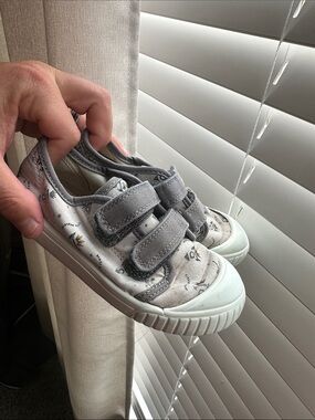 wonder nation Gray and White Kids Velcro Sneakers